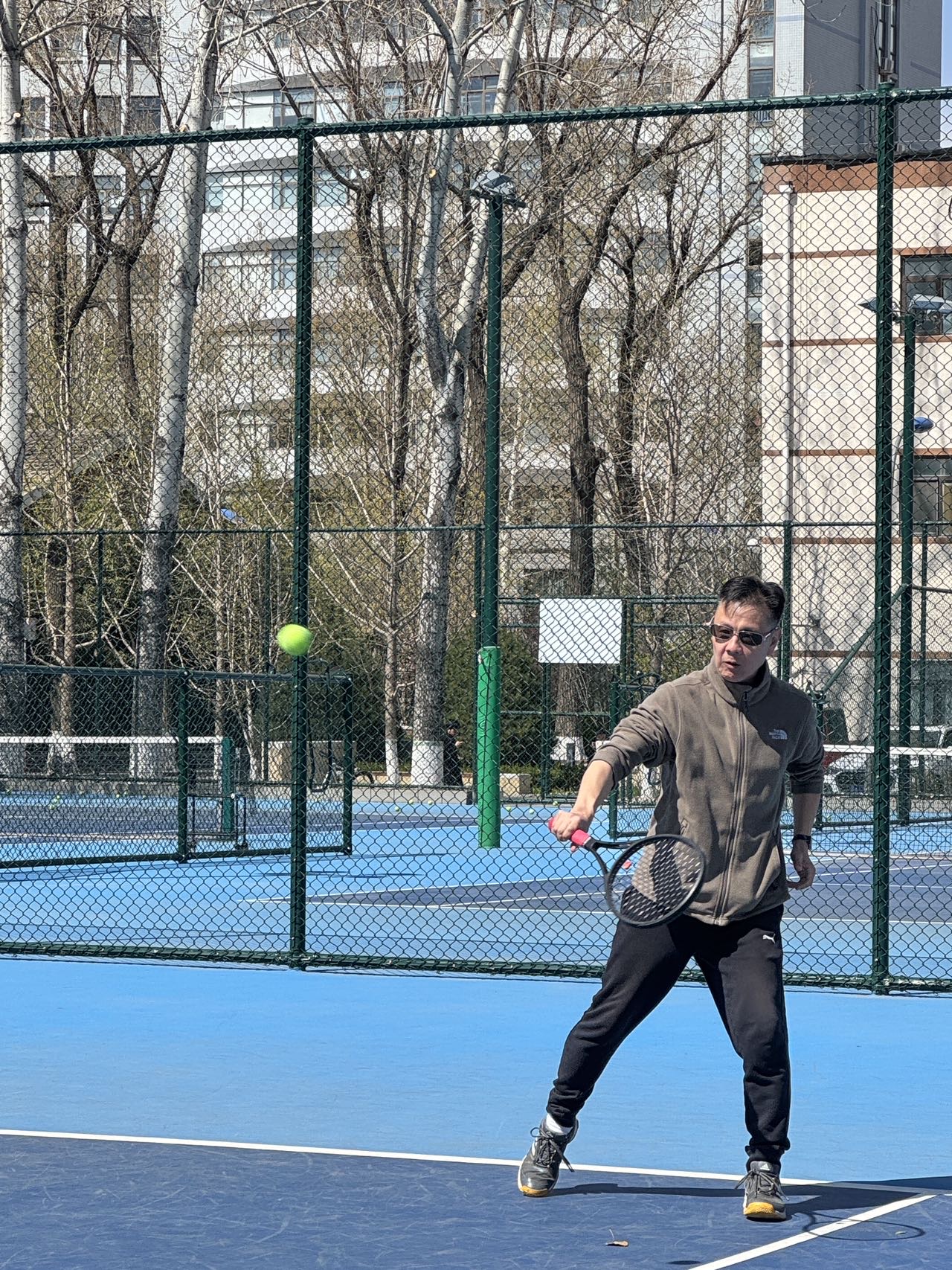 找网球游泳老伴搭子