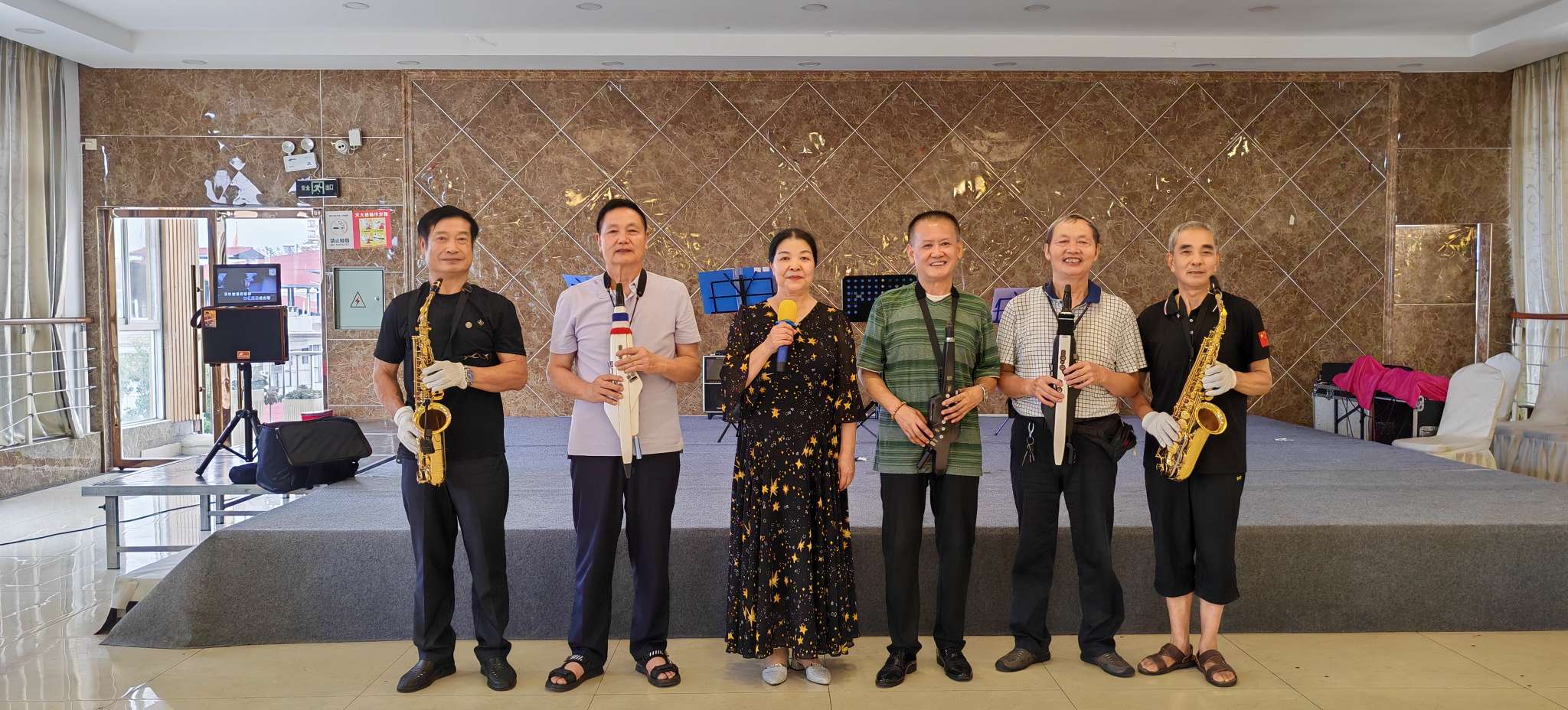 找唱歌或跳舞老伴搭子