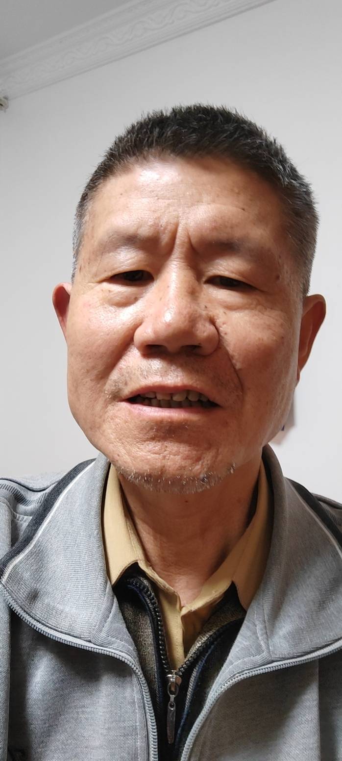 找活跃健谈的老伴搭子