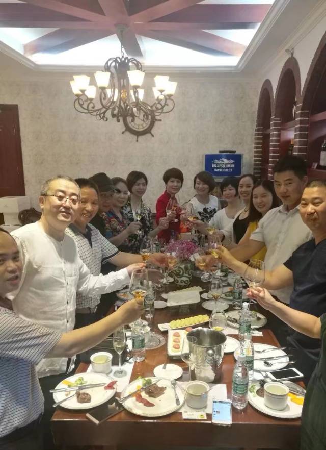 找生活的老伴搭子