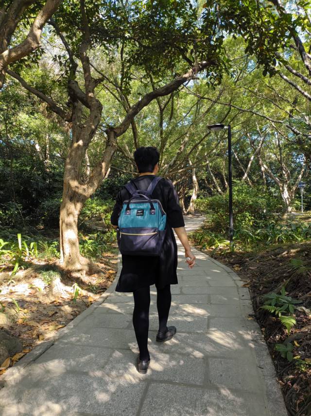 找开朗乐观老伴搭子