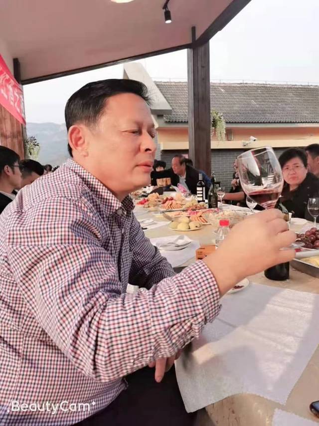 晖伴中老年人找老伴搭子