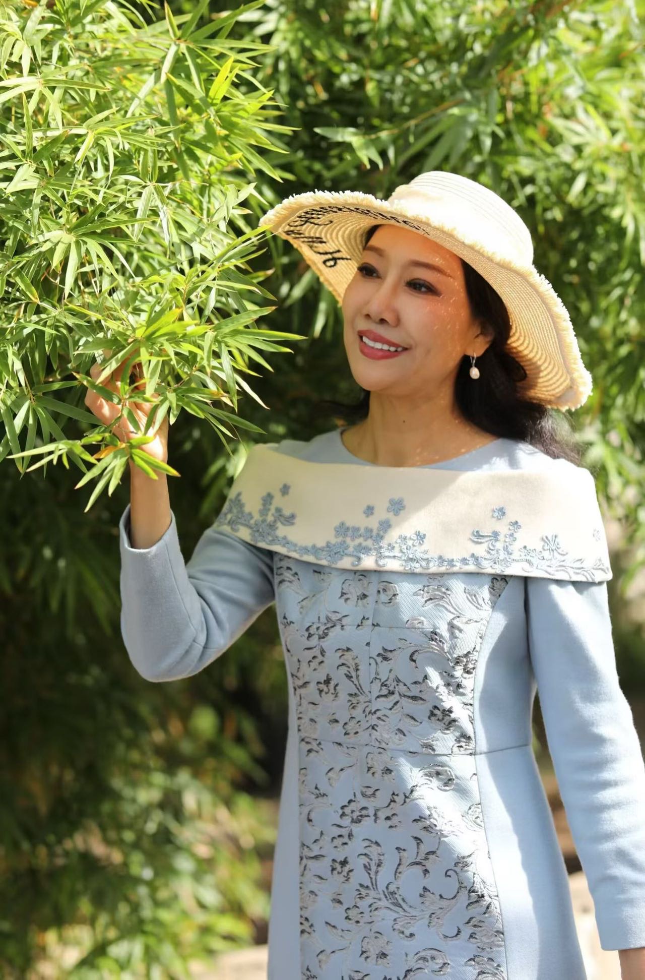 晖伴中老年人找老伴搭子